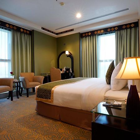 Awaliv International Hotel Ta'if Oda fotoğraf A bedroom at the hotel