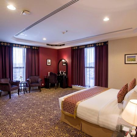Awaliv International Hotel Ta'if Oda fotoğraf A suite at the hotel