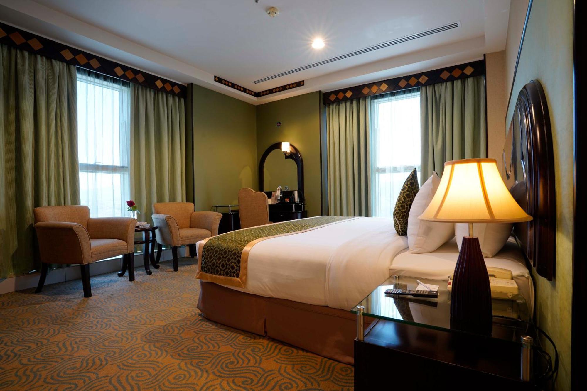 Awaliv International Hotel Ta'if Oda fotoğraf A bedroom at the hotel