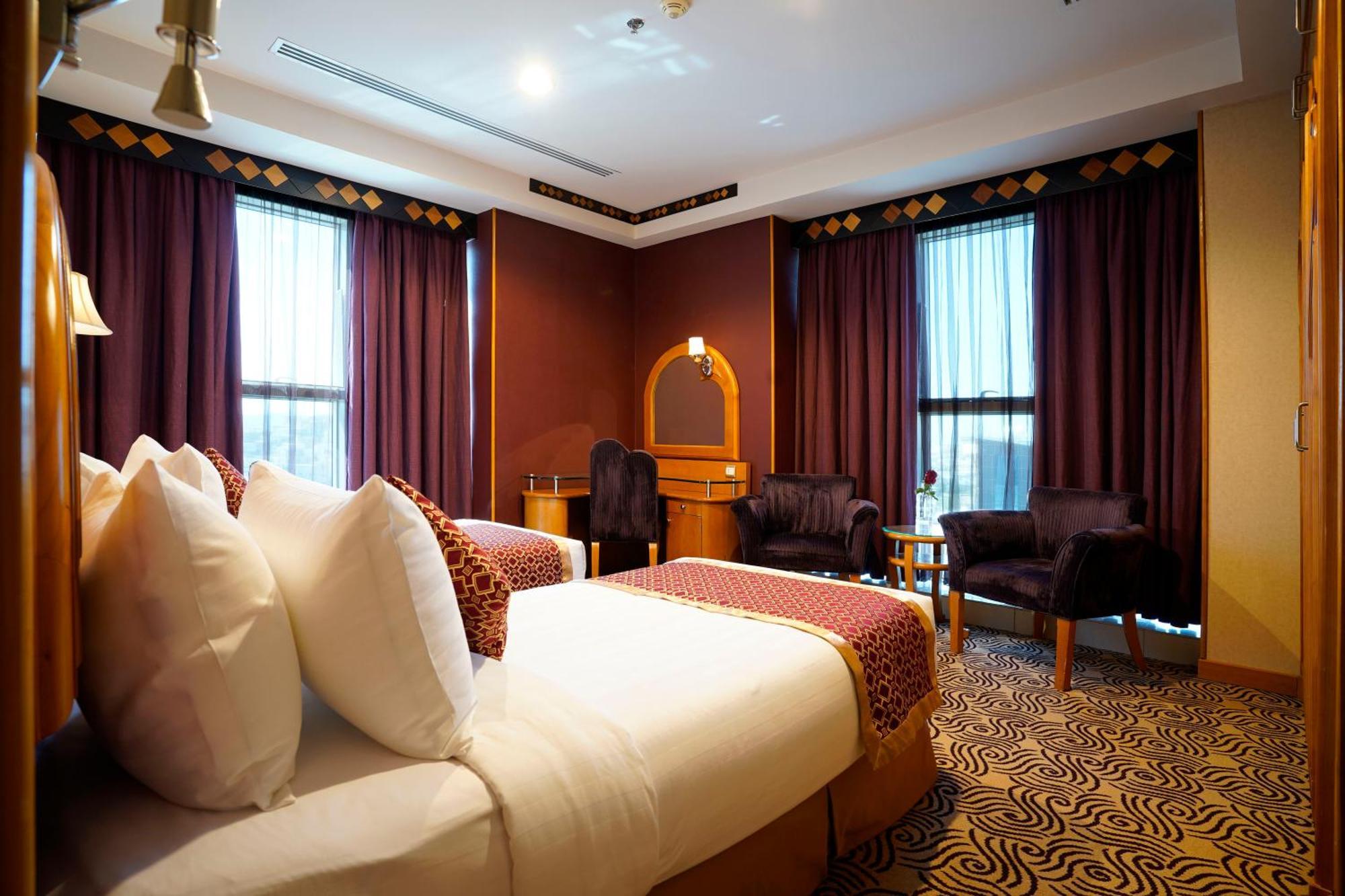 Awaliv International Hotel Ta'if Oda fotoğraf A room at the hotel