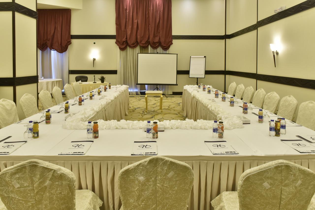 Awaliv International Hotel Ta'if Dış mekan fotoğraf U-shaped table layout
