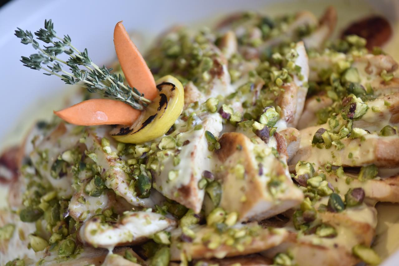 Awaliv International Hotel Ta'if Dış mekan fotoğraf Chicken salad
